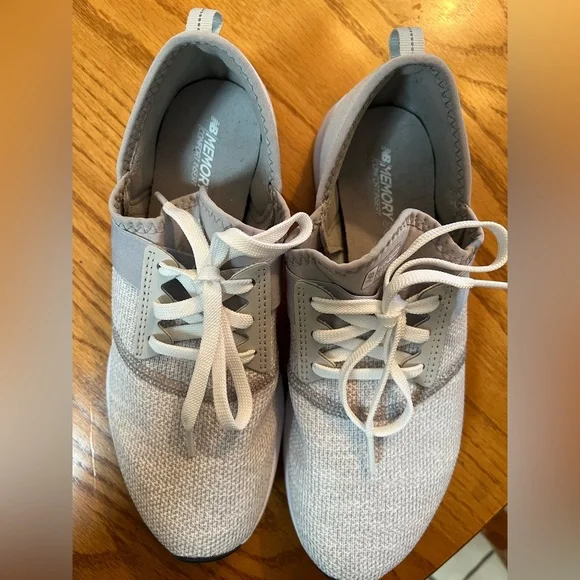 New Balance Women’s Light Gray FuelCore Sneakers, EUC, Size 8 - Picture 2 of 5